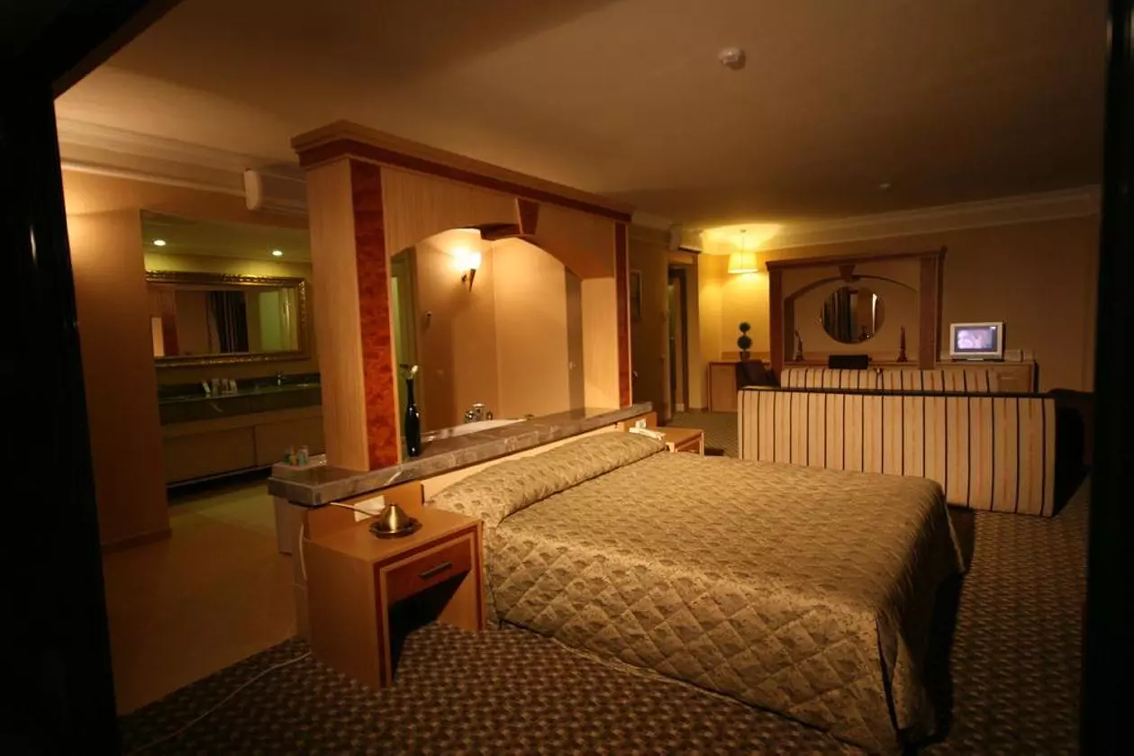 UTOPIA_SHABAVIZ (6).jpg